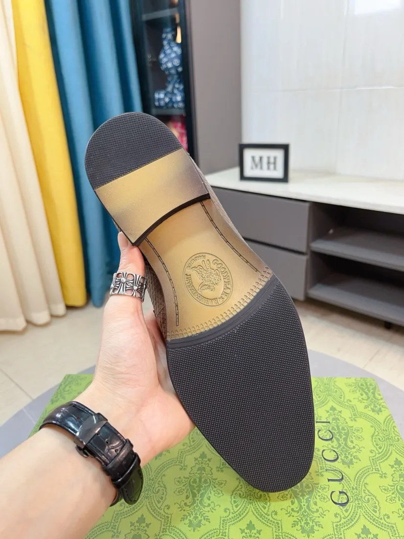 Men's shoes 💰500🌹🌹[GUCCI Gucci] A new style of formal men's leather shoes is coming ~ The original quality upper is made of Italian cowhide➕The leather is soft and delicate, comfortable and soft. The top layer of genuine leather, rubber wear-resistant outsole, the shoe shape is dignified and domineering, and the luxury charm is not concealed! The natural and free nouveau riche leads the trend. Code number: 38-44